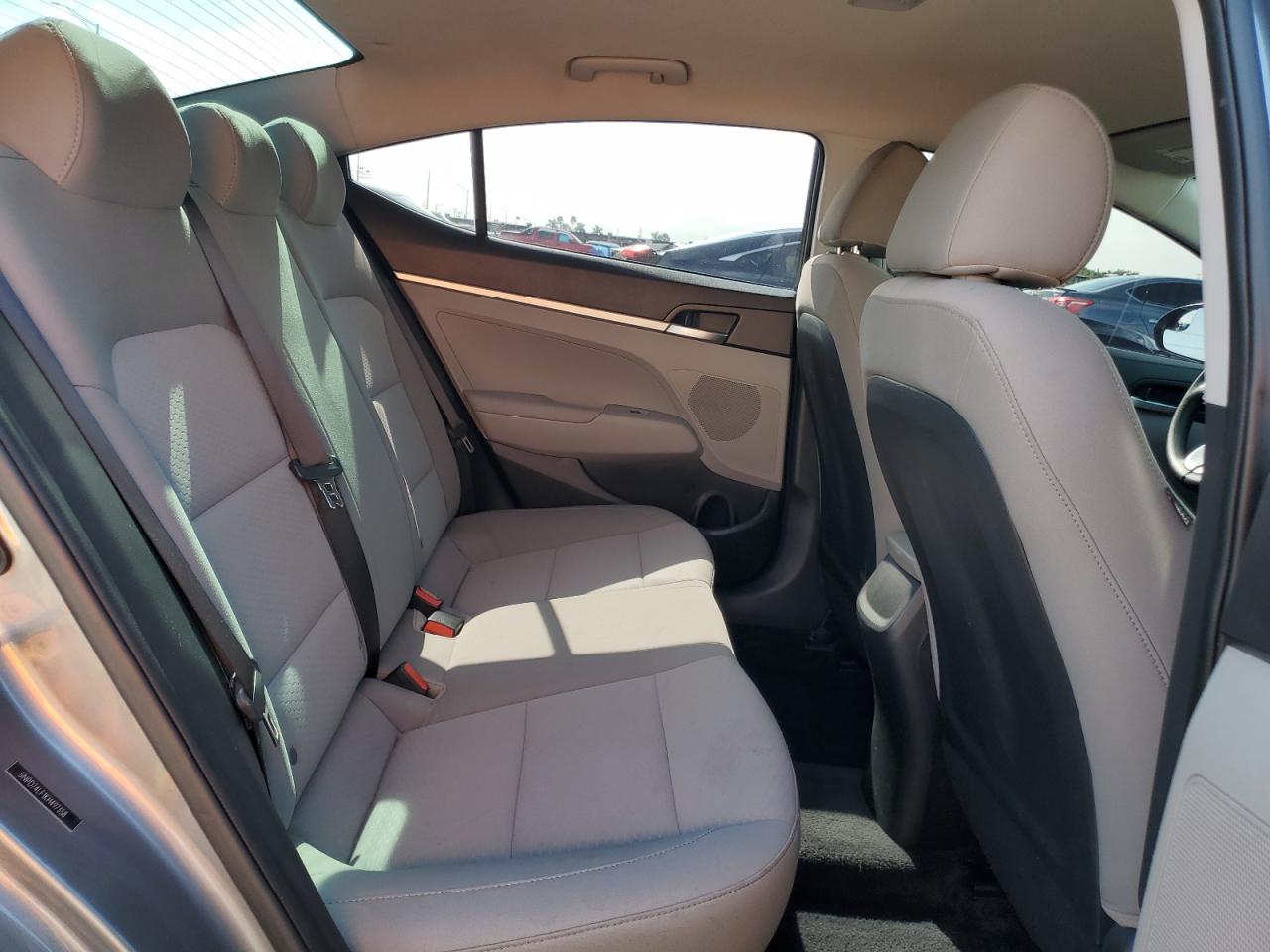 2019 Hyundai Elantra - Image 10