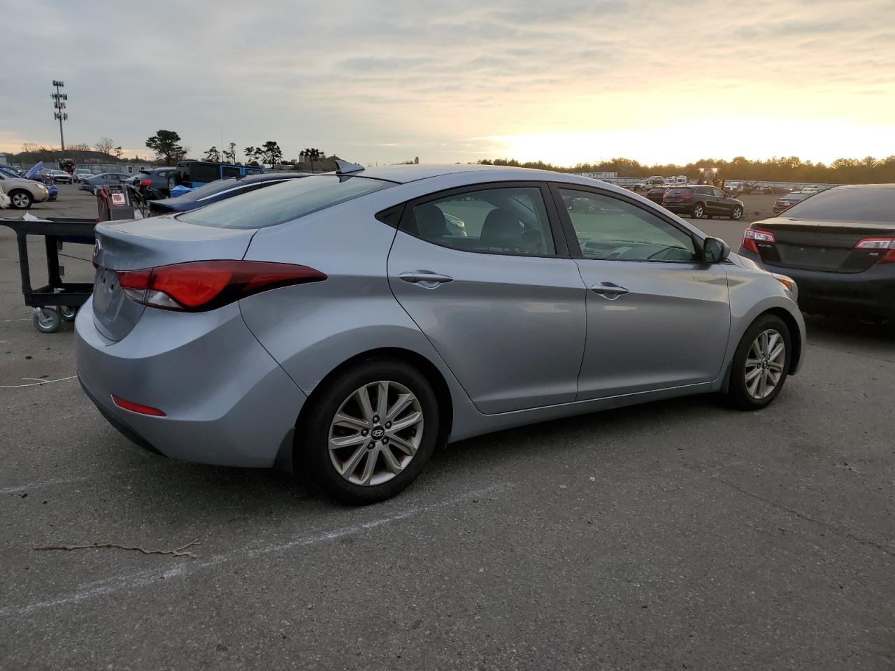 VIN 5NPDH4AE5GH658910 2016 HYUNDAI ELANTRA no.3