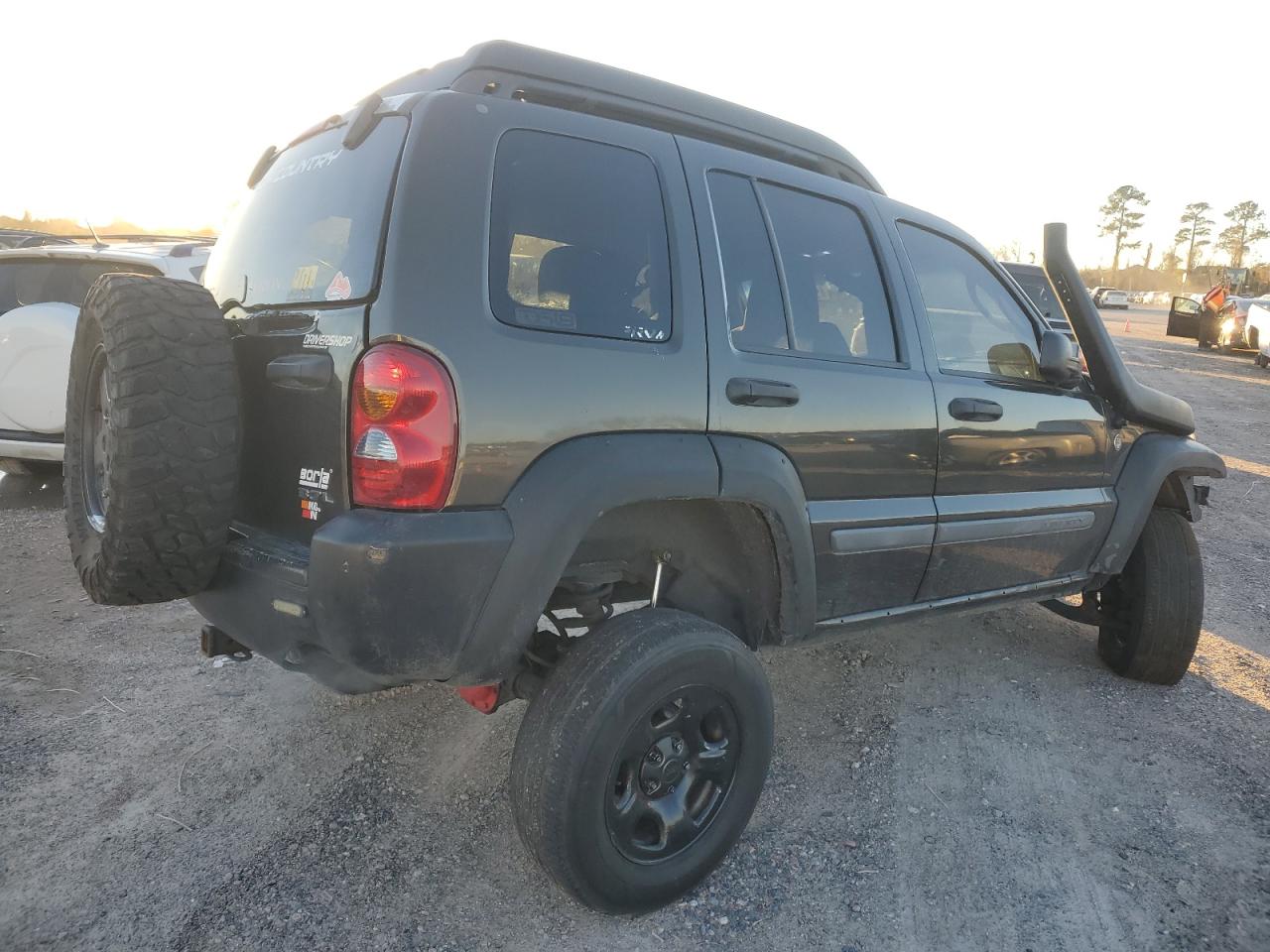 2005 Jeep Liberty (North America) - Image 3