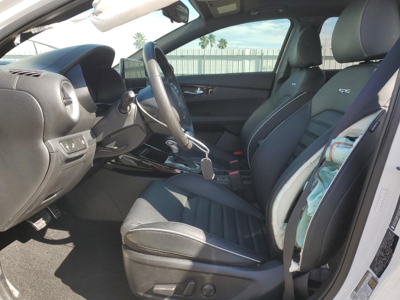 2023 Kia Forte - Image 7
