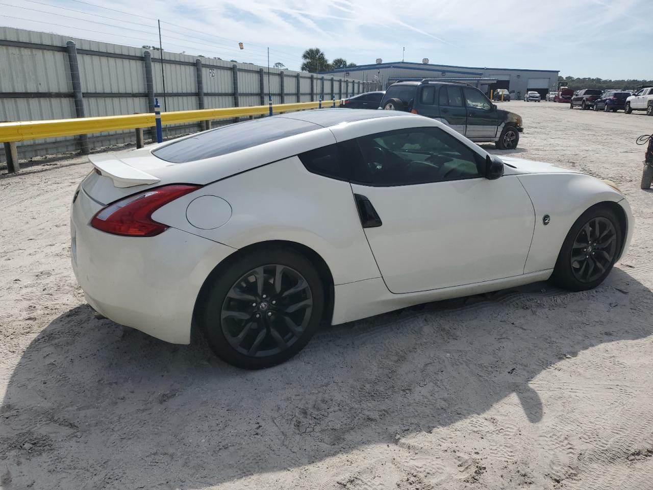 2016 Nissan 370Z - Image 3