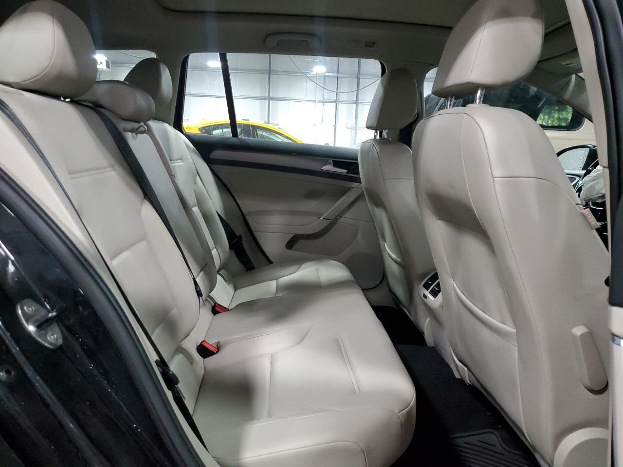 2017 Volkswagen Golf - Image 11