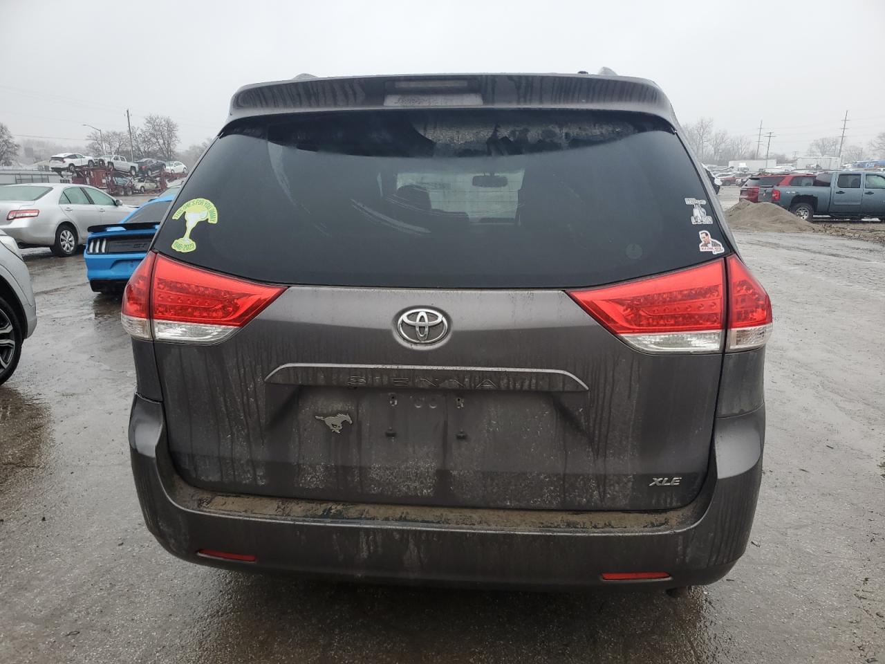 2012 Toyota Sienna - Image 6