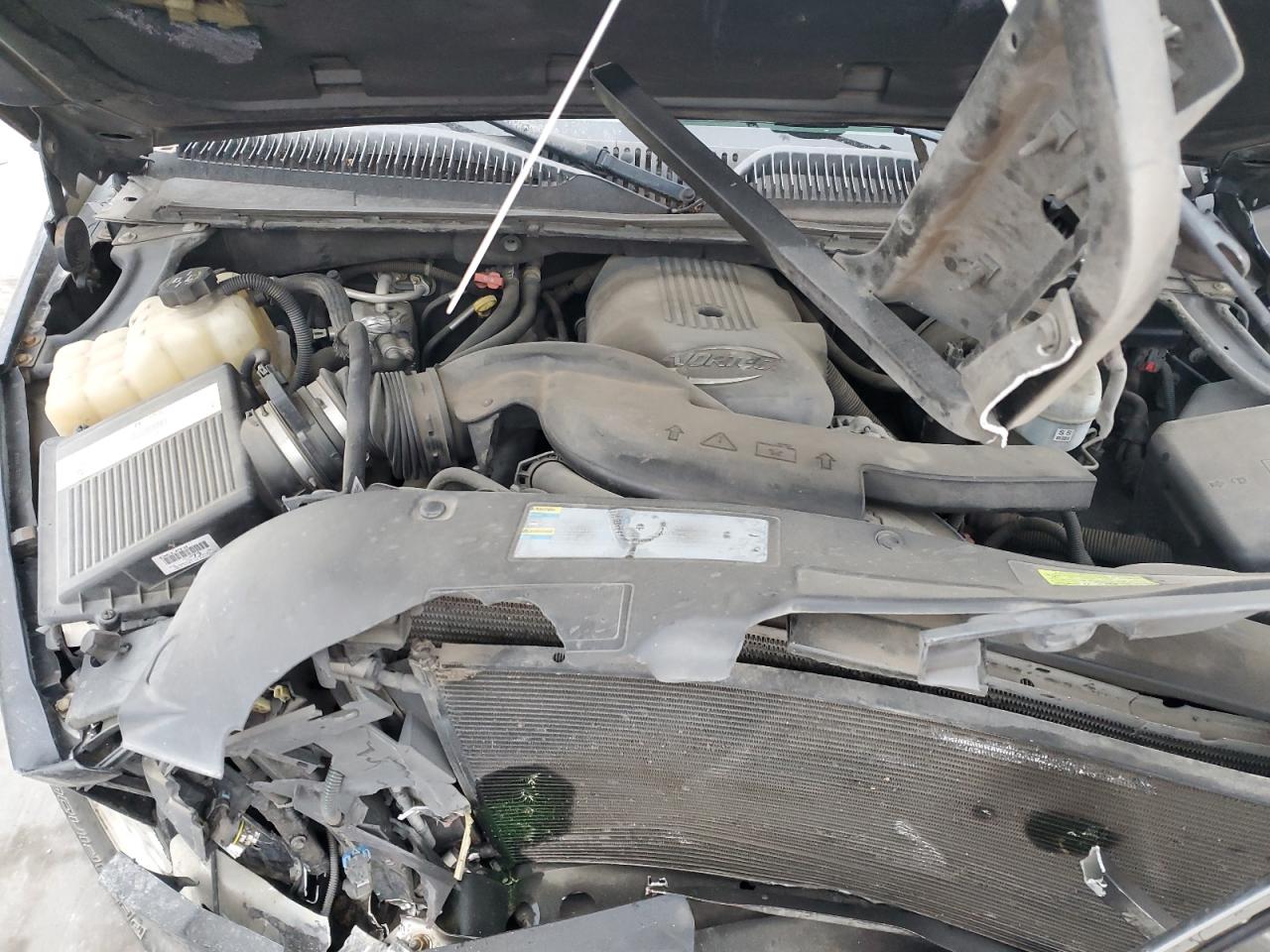 2003 Chevrolet Tahoe - Image 11