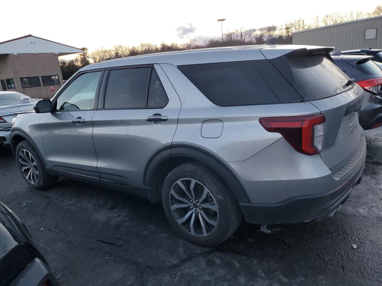 2022 Ford Explorer - Image 2