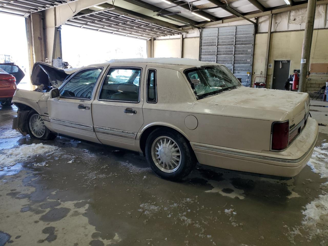 1996 Lincoln Town Car - Image 2