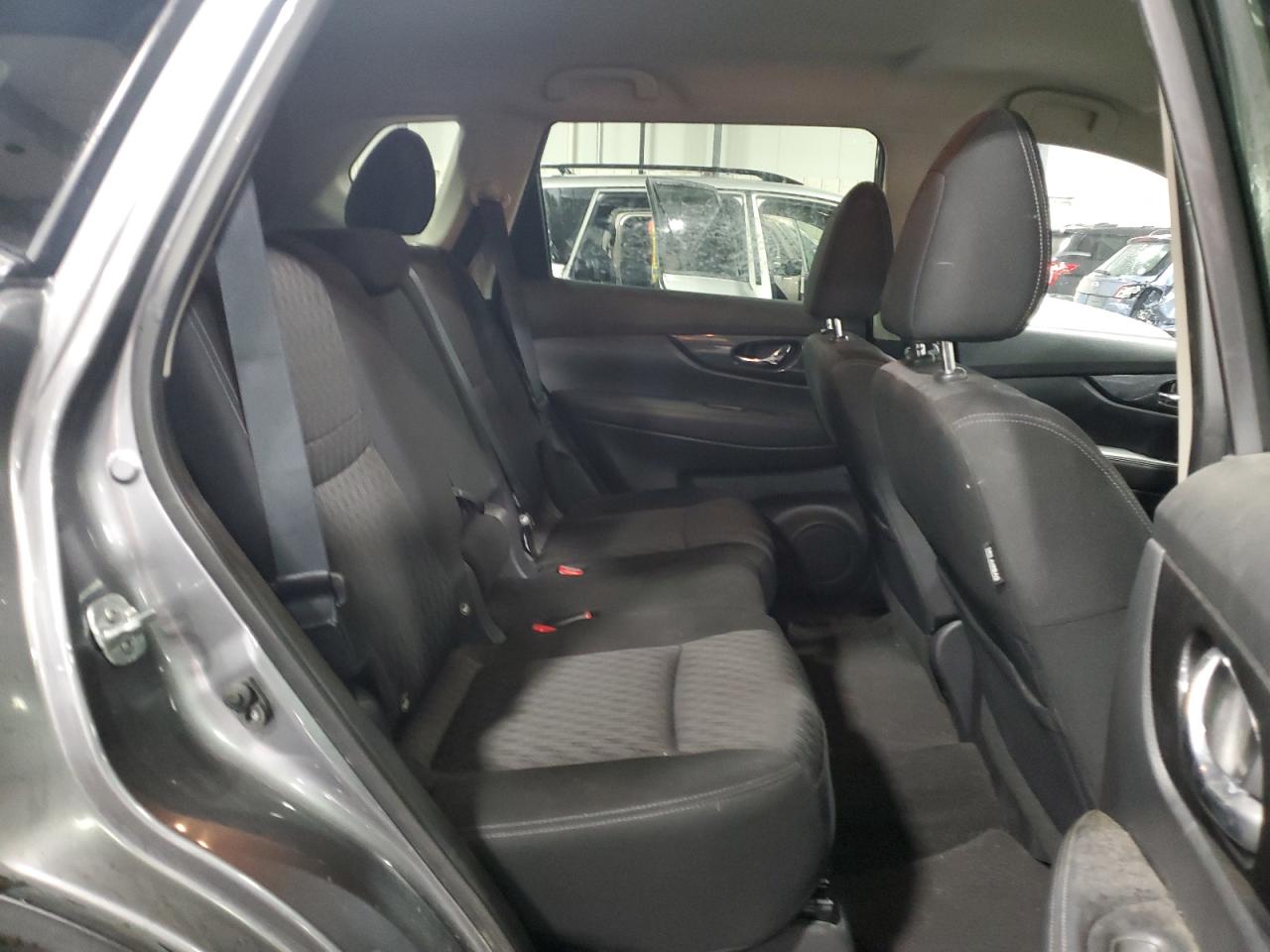 2018 Nissan Rogue - Image 11