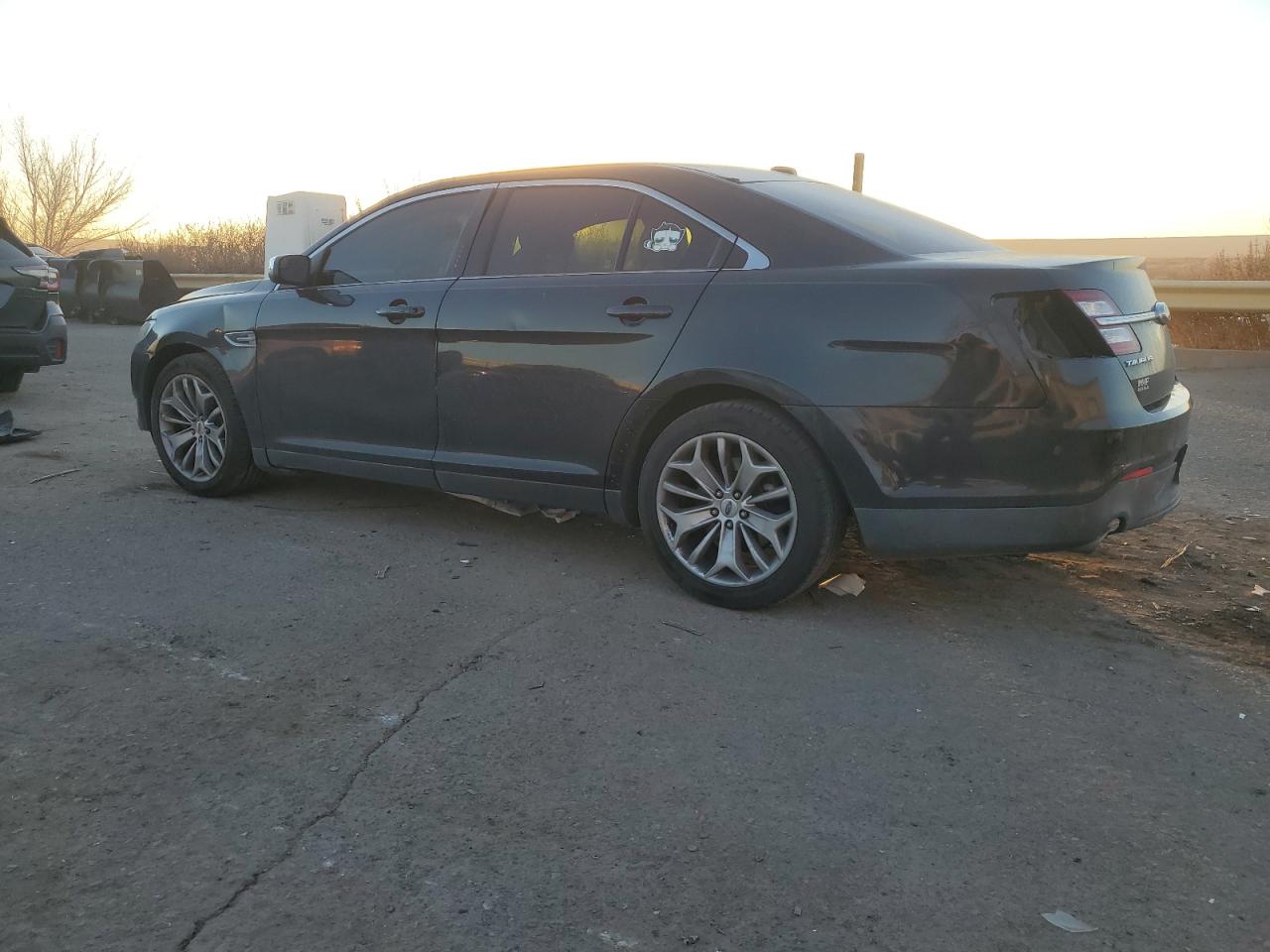 2015 Ford Taurus - Image 2