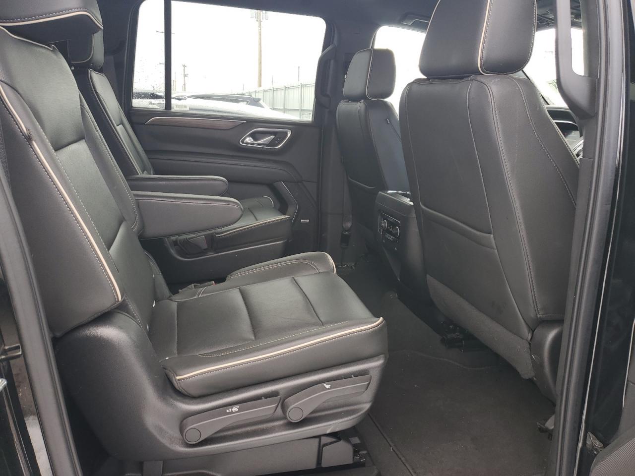 2022 Chevrolet Suburban - Image 10