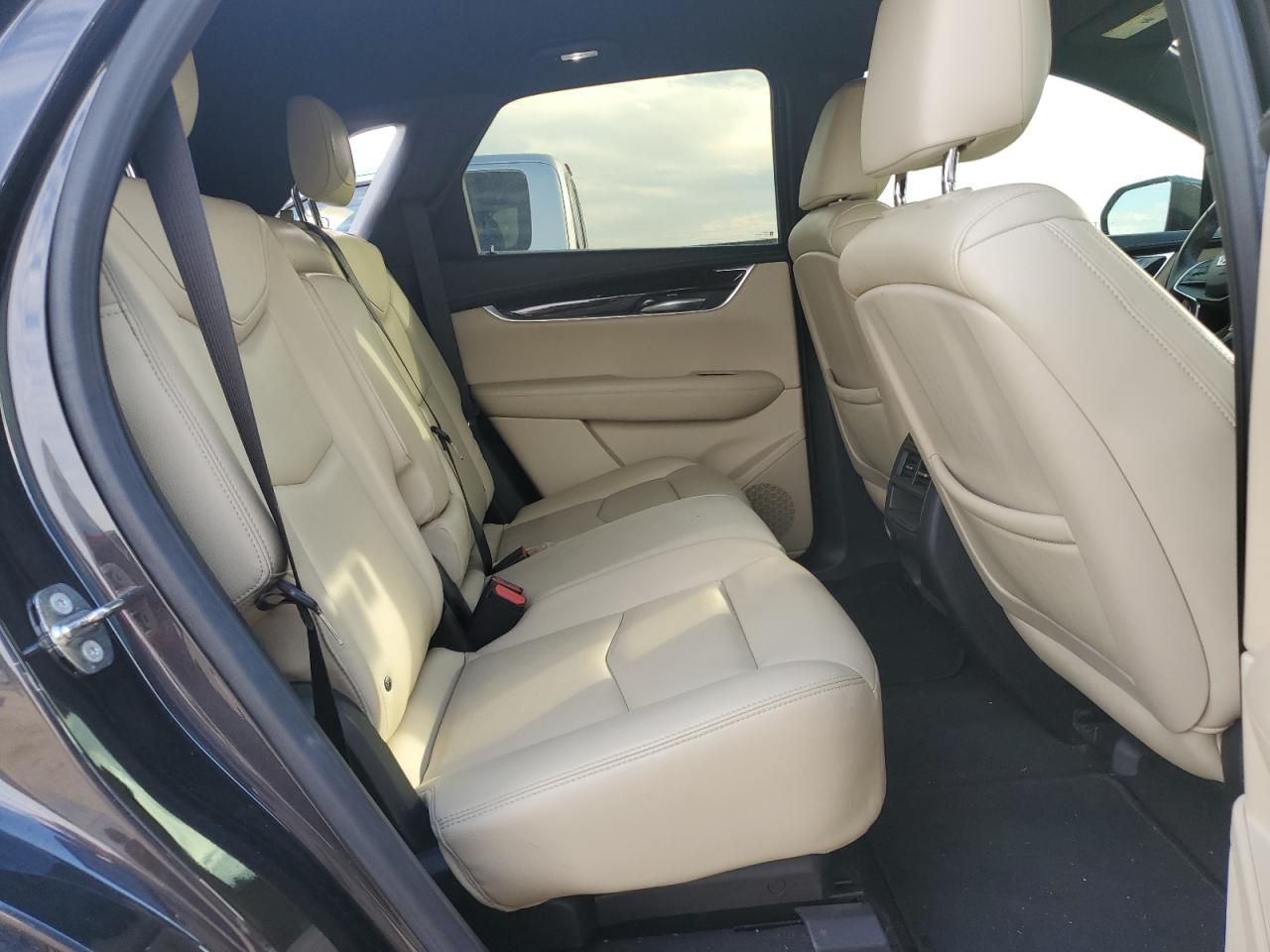 2017 Cadillac XT5 - Image 11