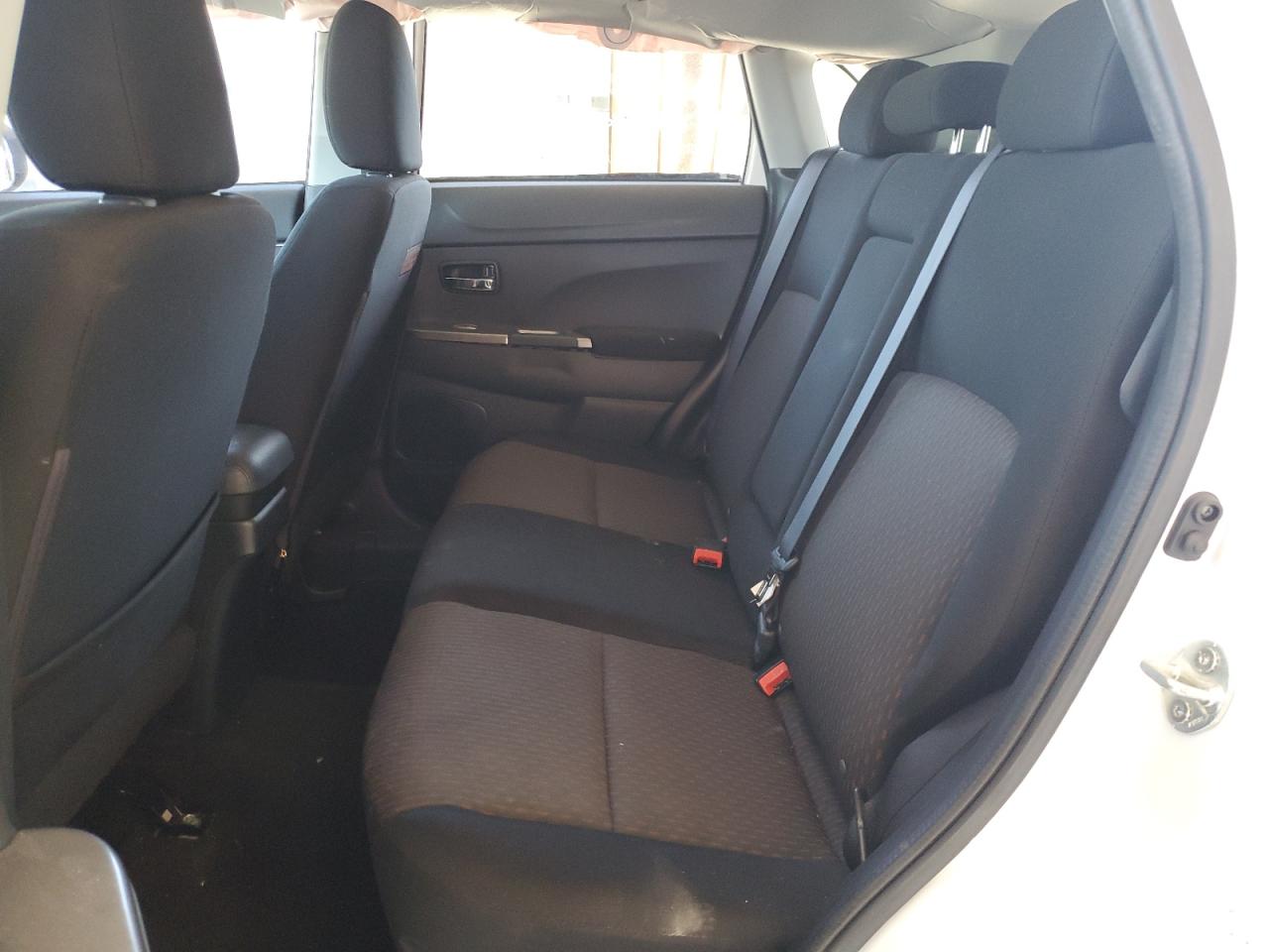 2018 Mitsubishi Outlander - Image 11