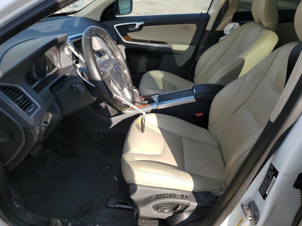 2017 Volvo XC60 - Image 7