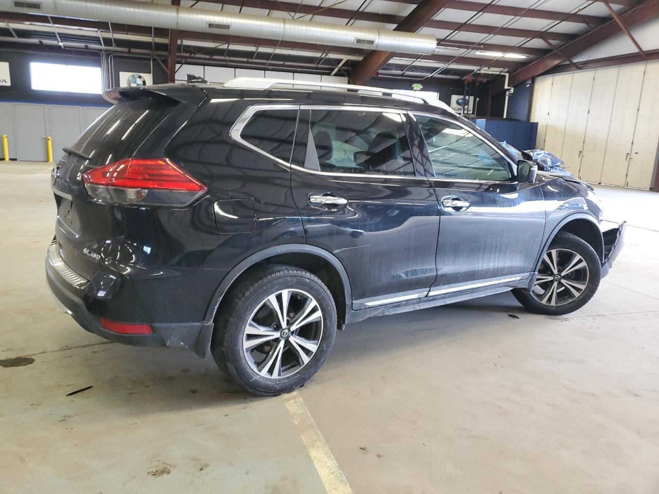 2017 Nissan Rogue - Image 3