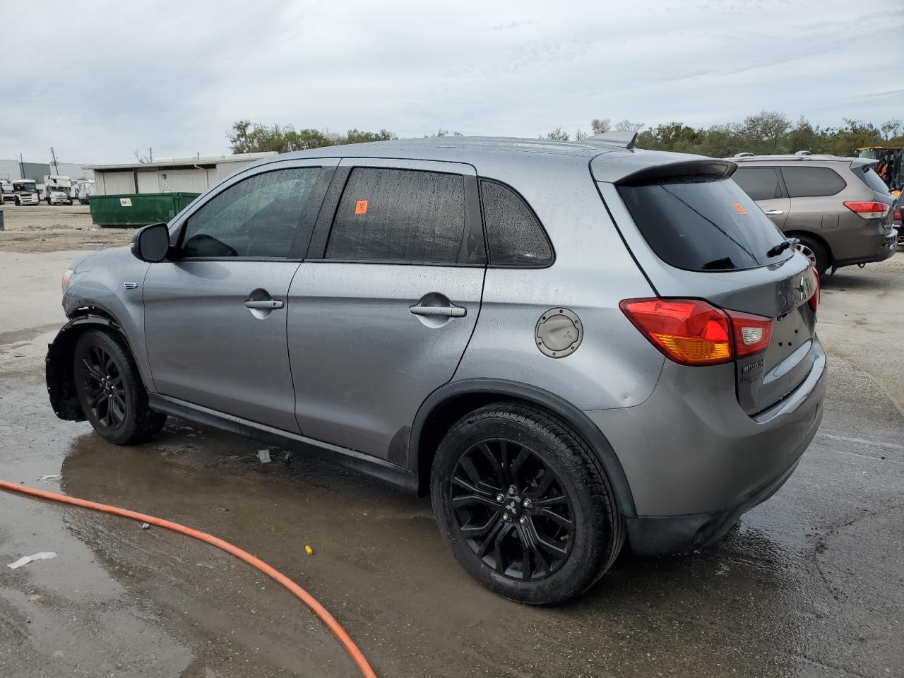 2017 Mitsubishi Outlander - Image 2
