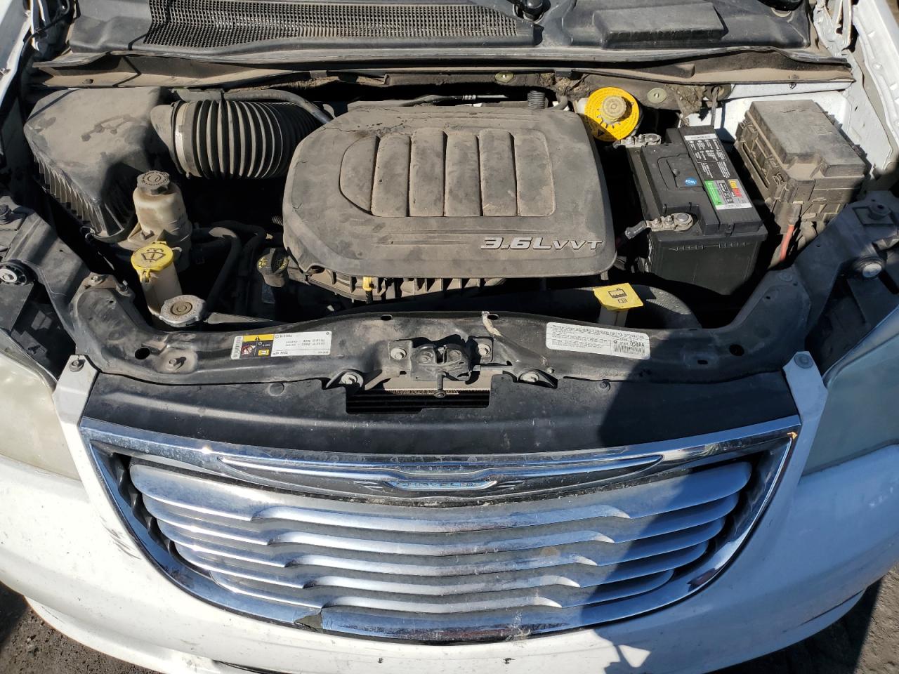 2014 Chrysler Town & Country - Image 12