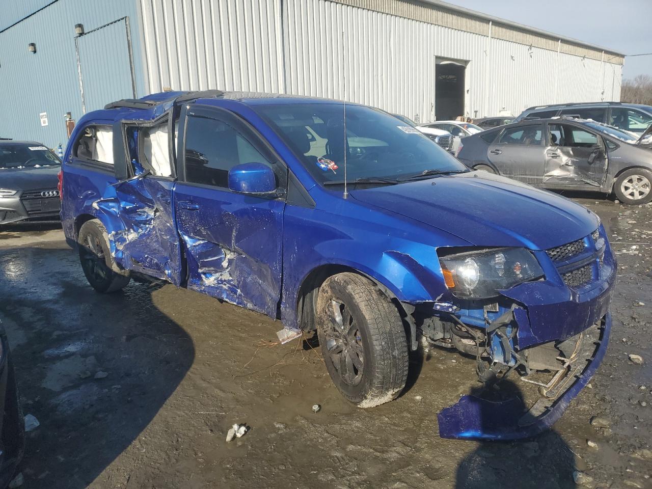 2019 Dodge Caravan - Image 4