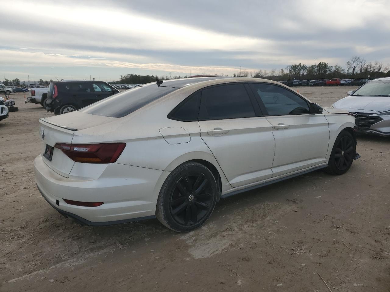 2019 Volkswagen Jetta - Image 3