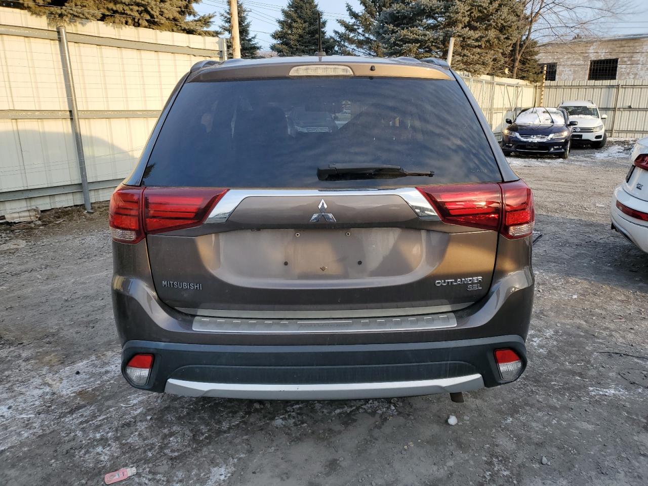 2016 Mitsubishi Outlander - Image 6