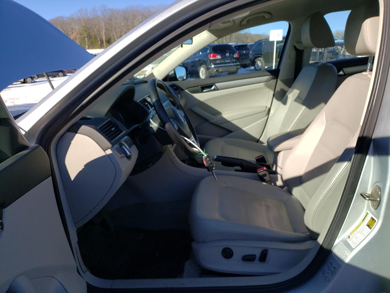 2015 Volkswagen Passat - Image 7