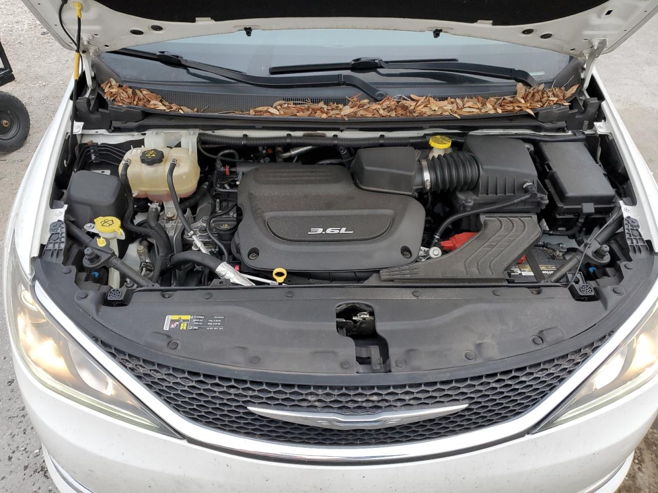 2017 Chrysler Pacifica - Image 12