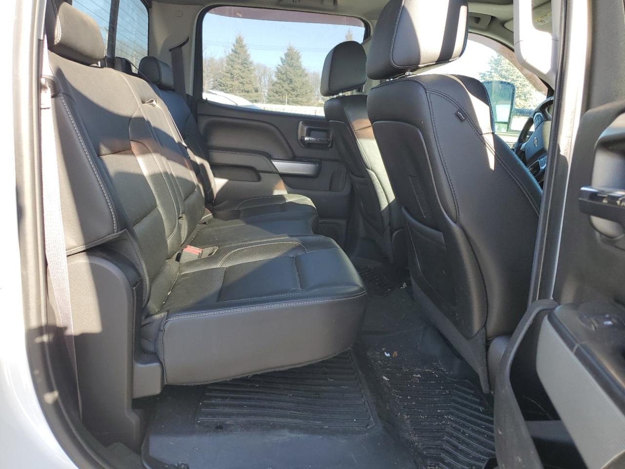 2015 Chevrolet Silverado - Image 10