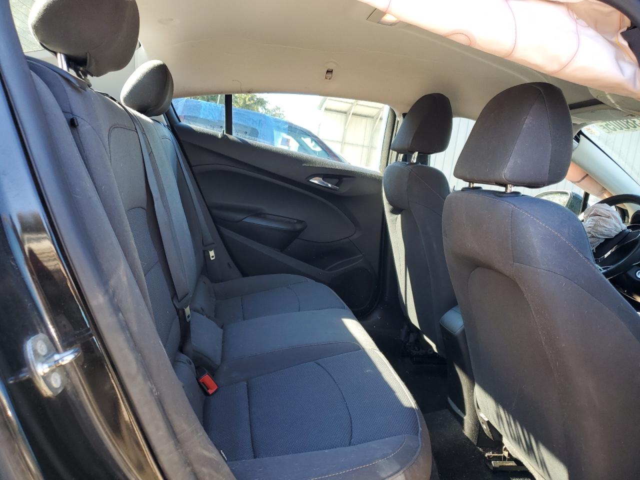 2018 Chevrolet Cruze - Image 10