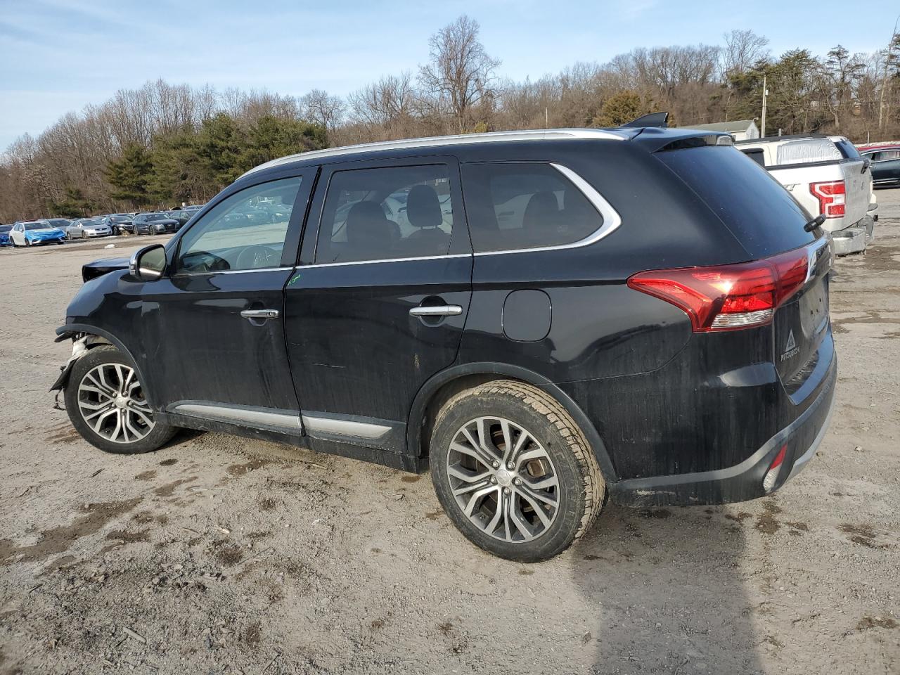 2017 Mitsubishi Outlander - Image 2