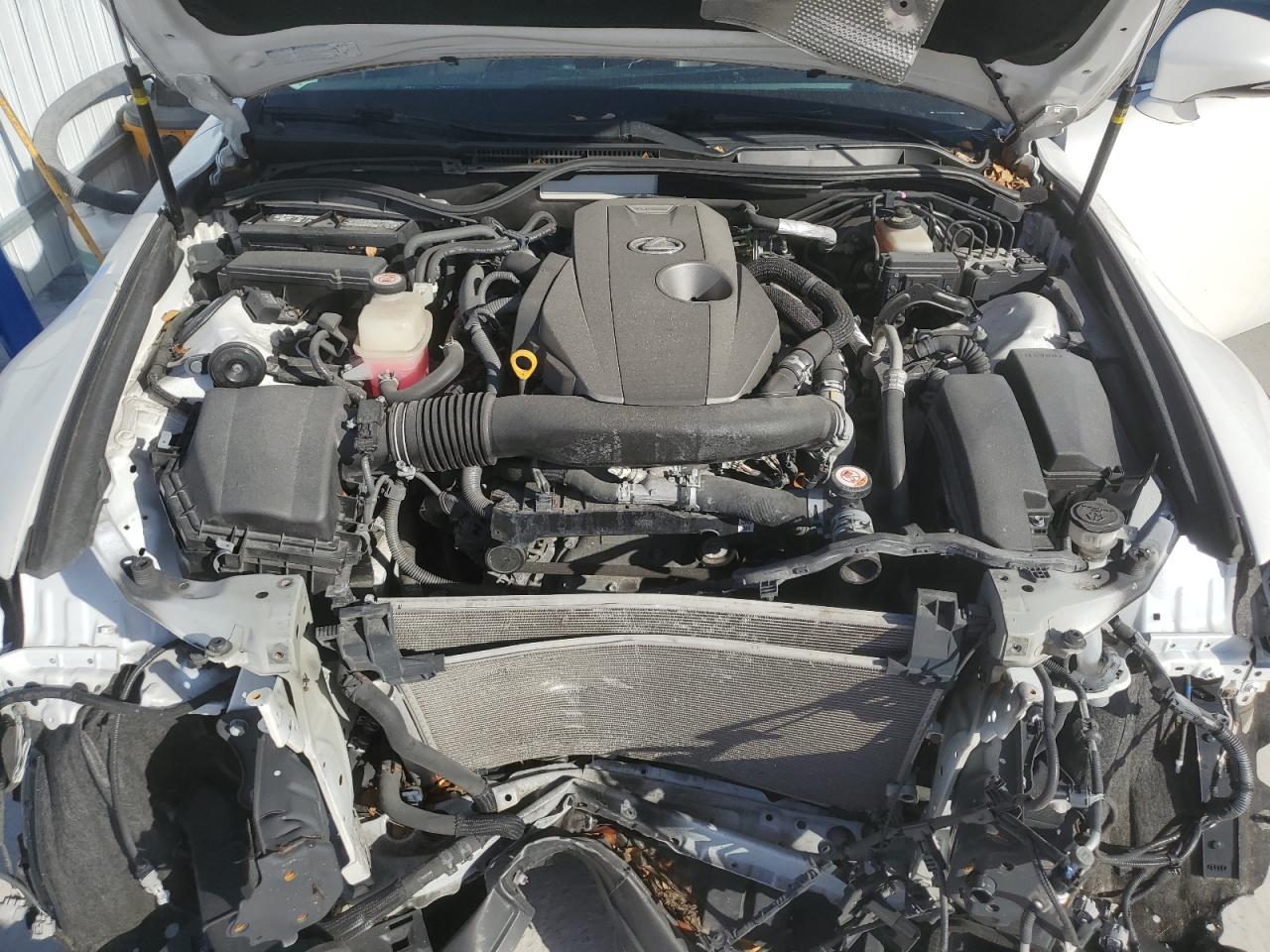 2017 Lexus IS - Image 11