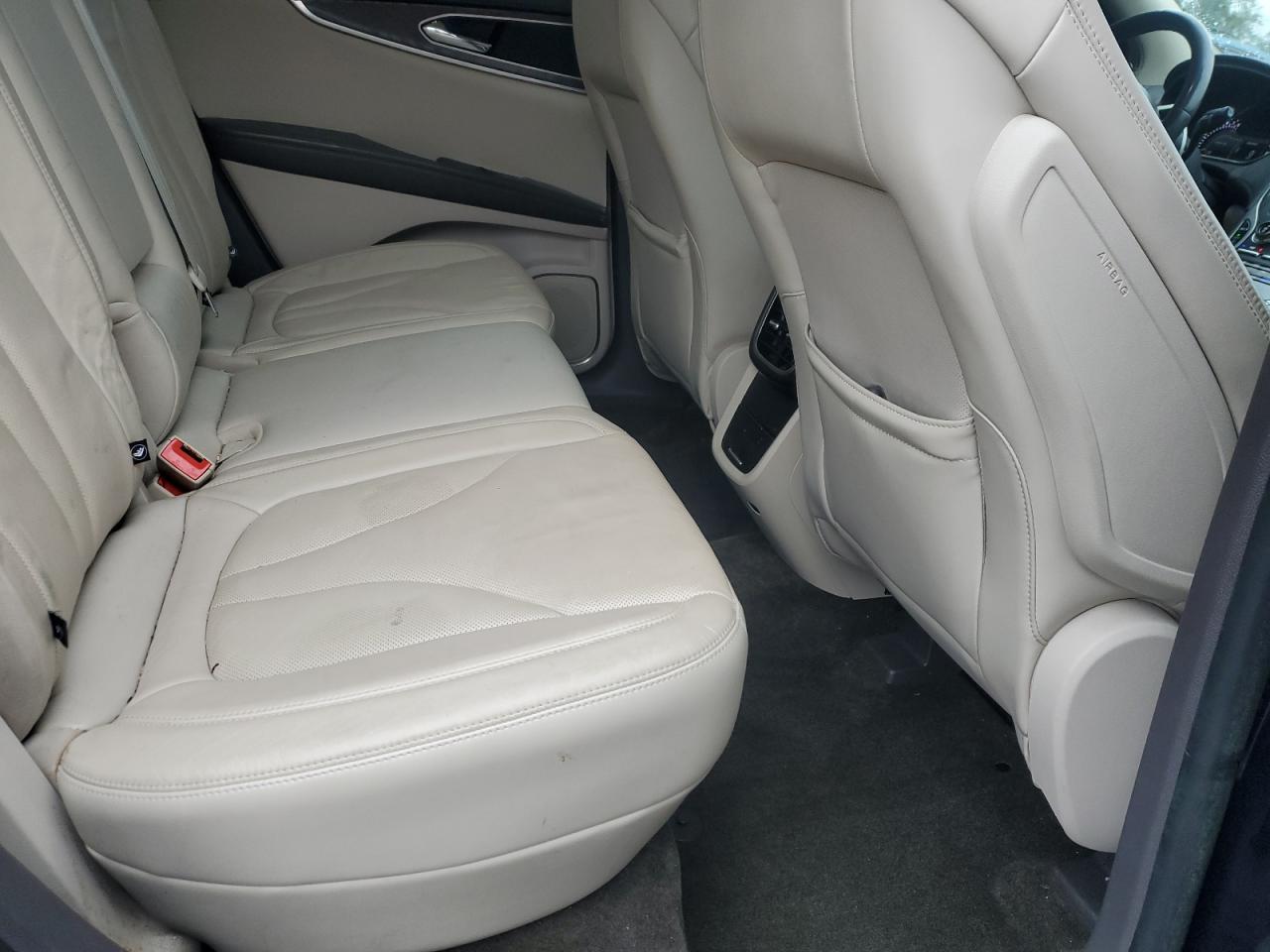 2017 Lincoln MKX - Image 11