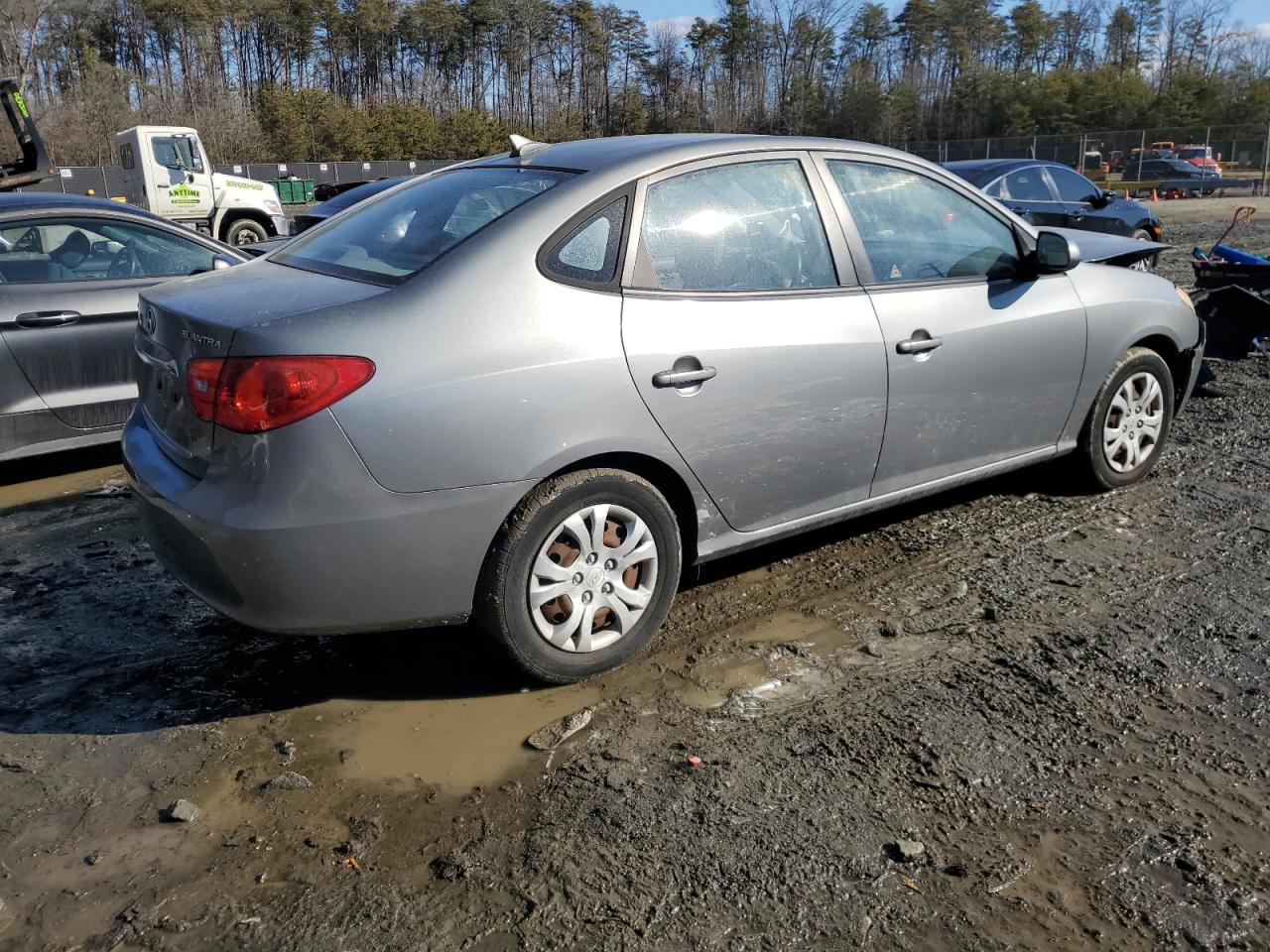 2010 Hyundai Elantra - Image 3