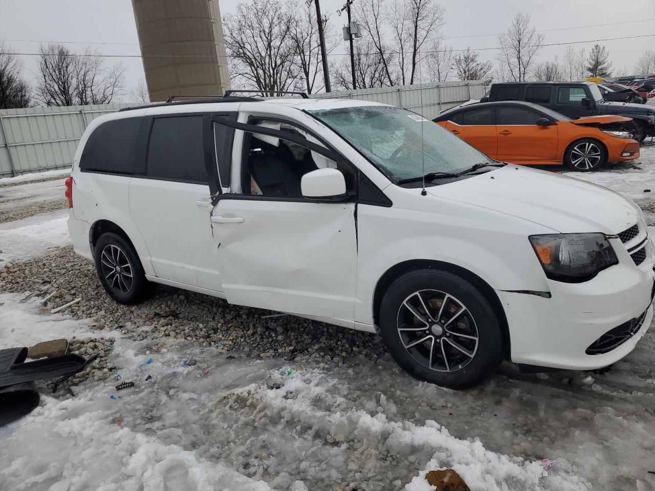 2018 Dodge Caravan - Image 4