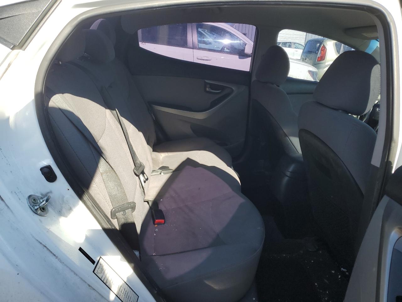 2016 Hyundai Elantra - Image 10