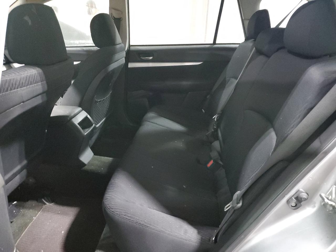 2011 Subaru Outback - Image 11