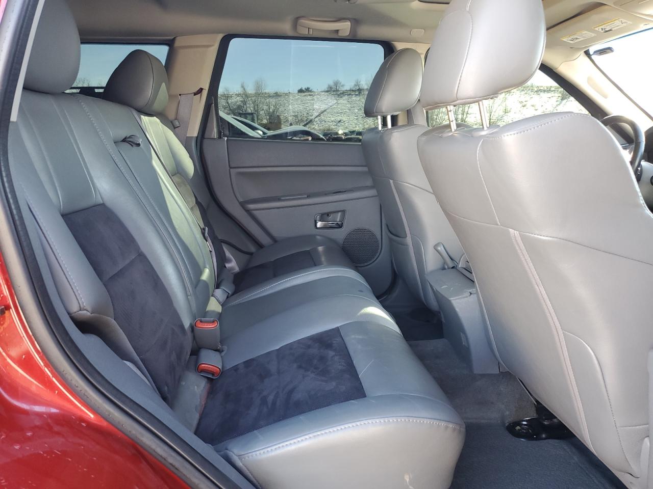 2006 Jeep Grand Cherokee - Image 11