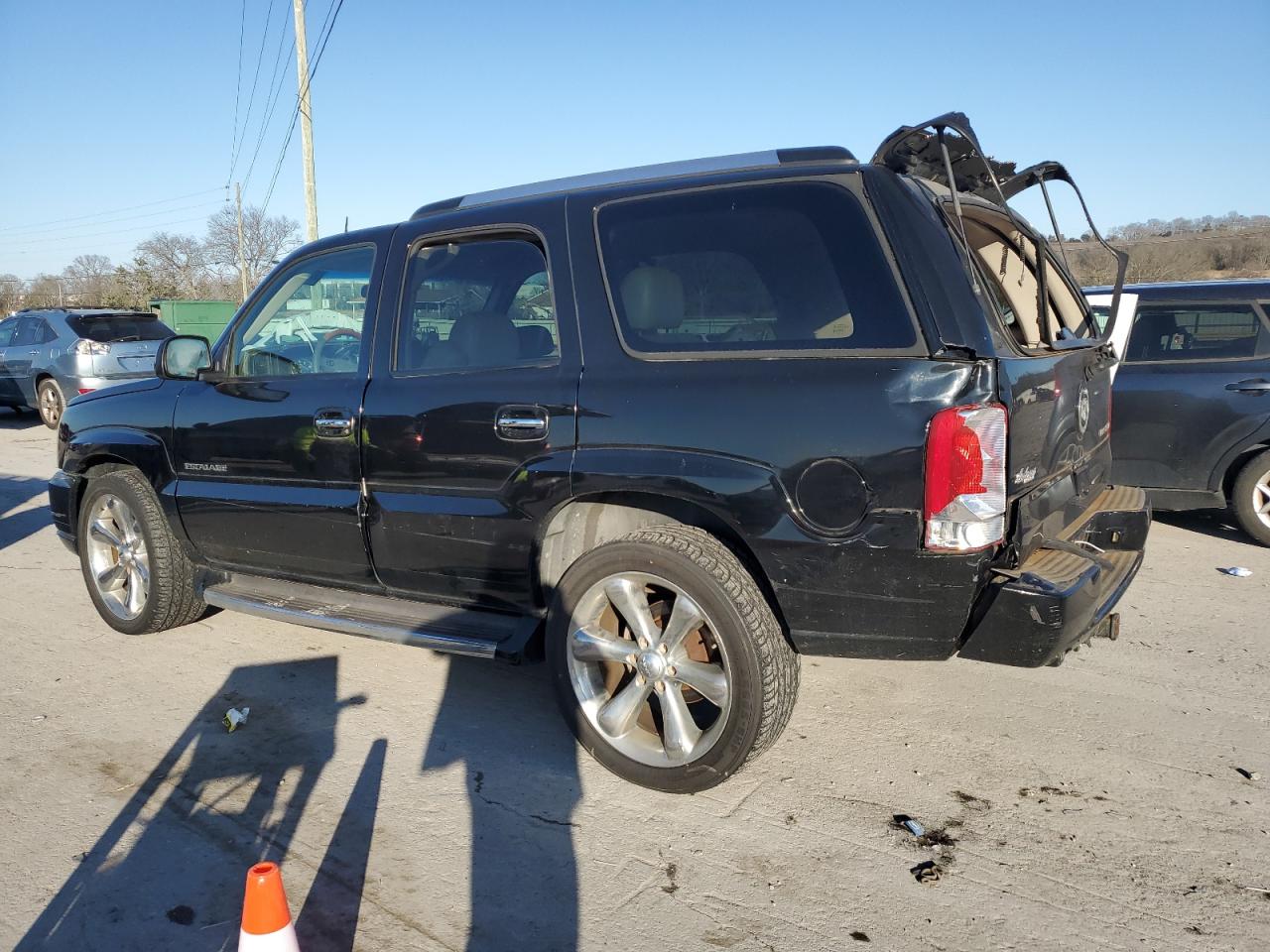 2003 Cadillac Escalade - Image 2