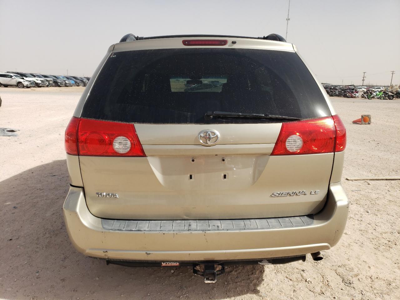2010 Toyota Sienna - Image 6