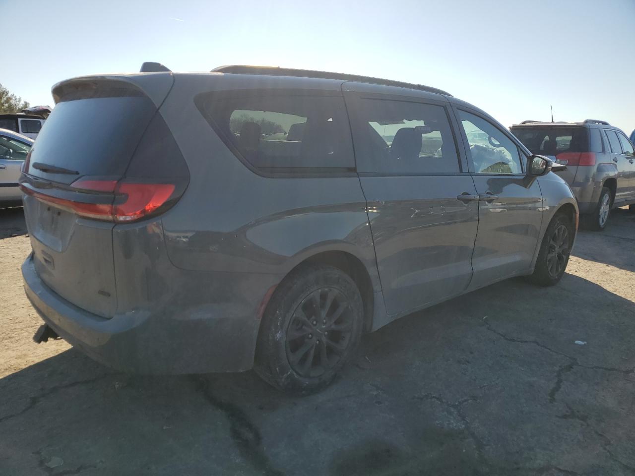 2021 Chrysler Pacifica - Image 2