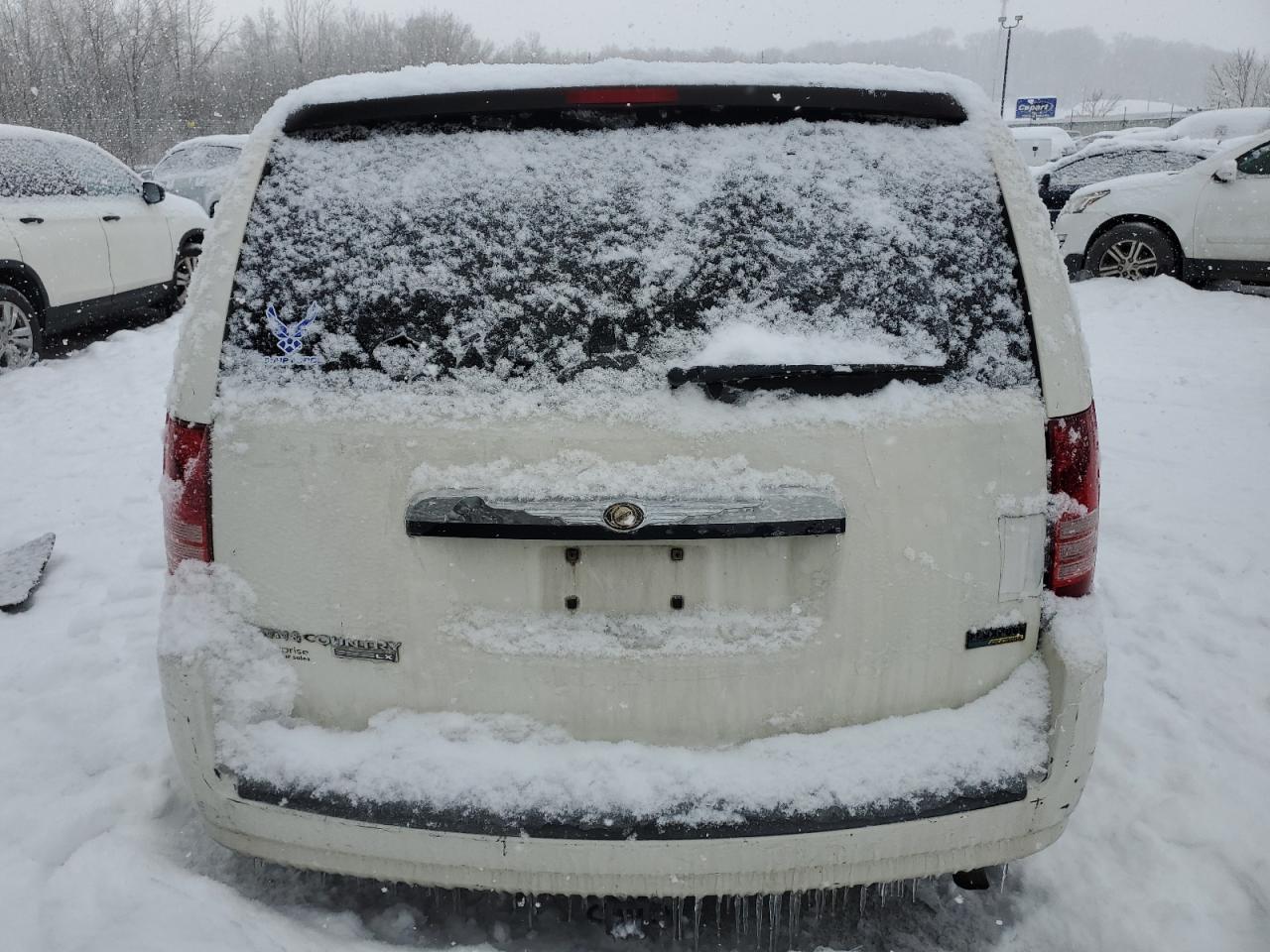 2008 Chrysler Town & Country - Image 6