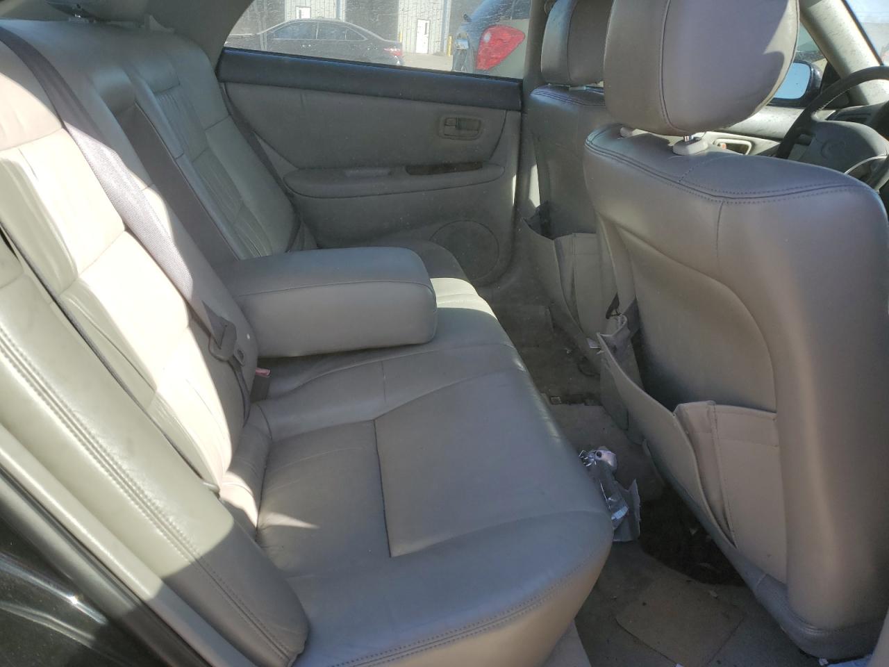 1997 Lexus ES - Image 10