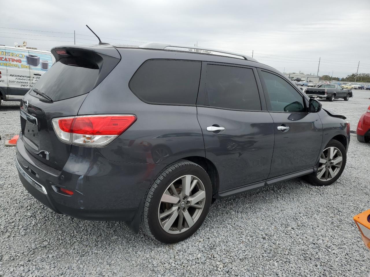 2014 Nissan Pathfinder - Image 3