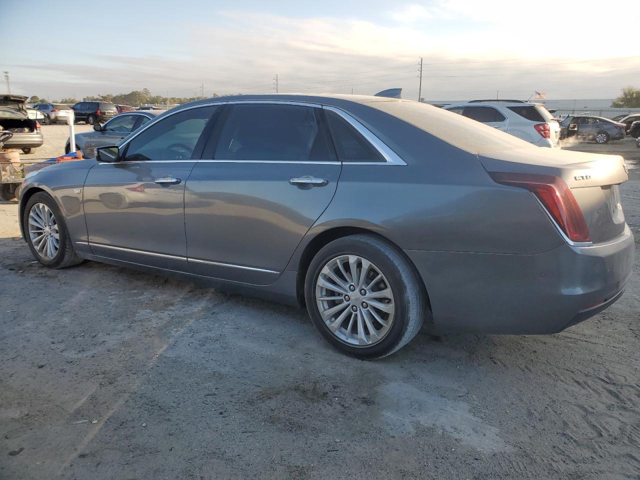 VIN 1G6KC5RX0JU158557 2018 CADILLAC CT6 no.2