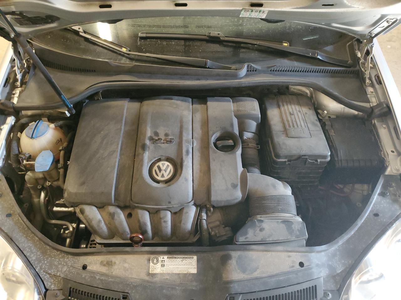 2010 Volkswagen Jetta - Image 12