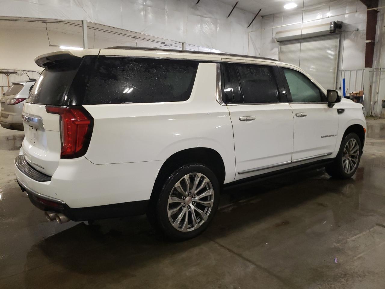 2021 GMC Yukon - Image 3