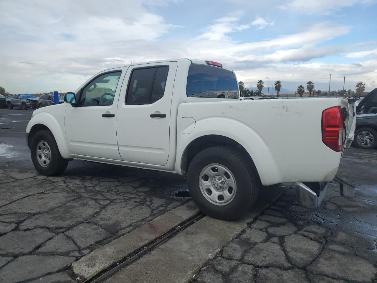 2015 Nissan Navara (Frontier) - Image 2