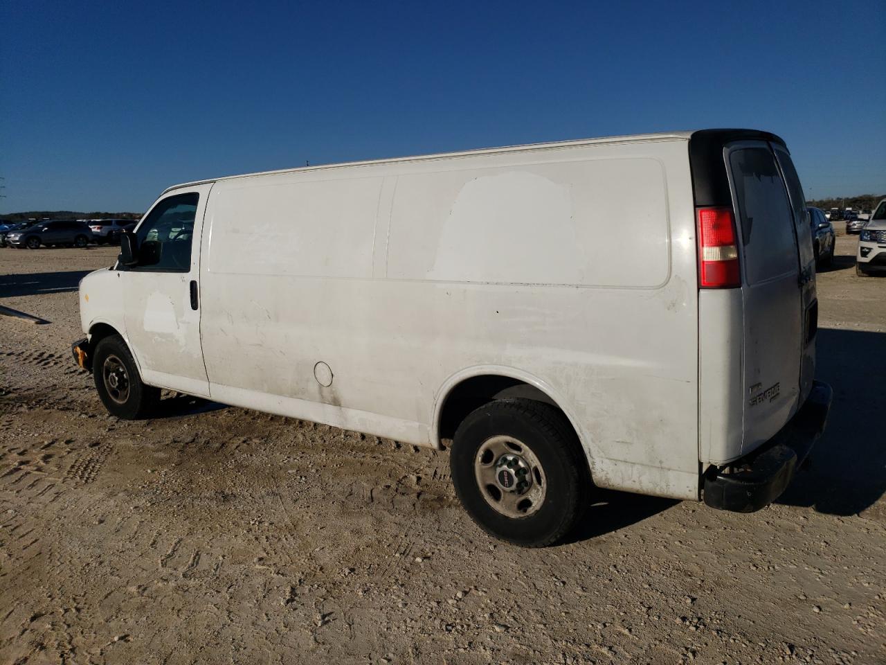 2011 GMC Savana - Image 2
