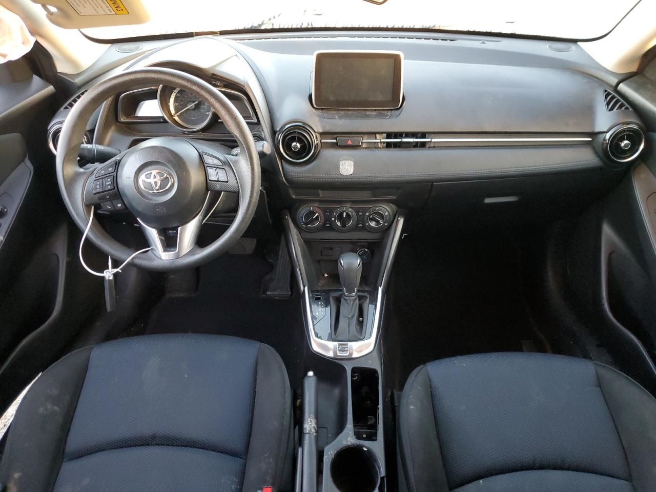 2017 Toyota Yaris - Image 8