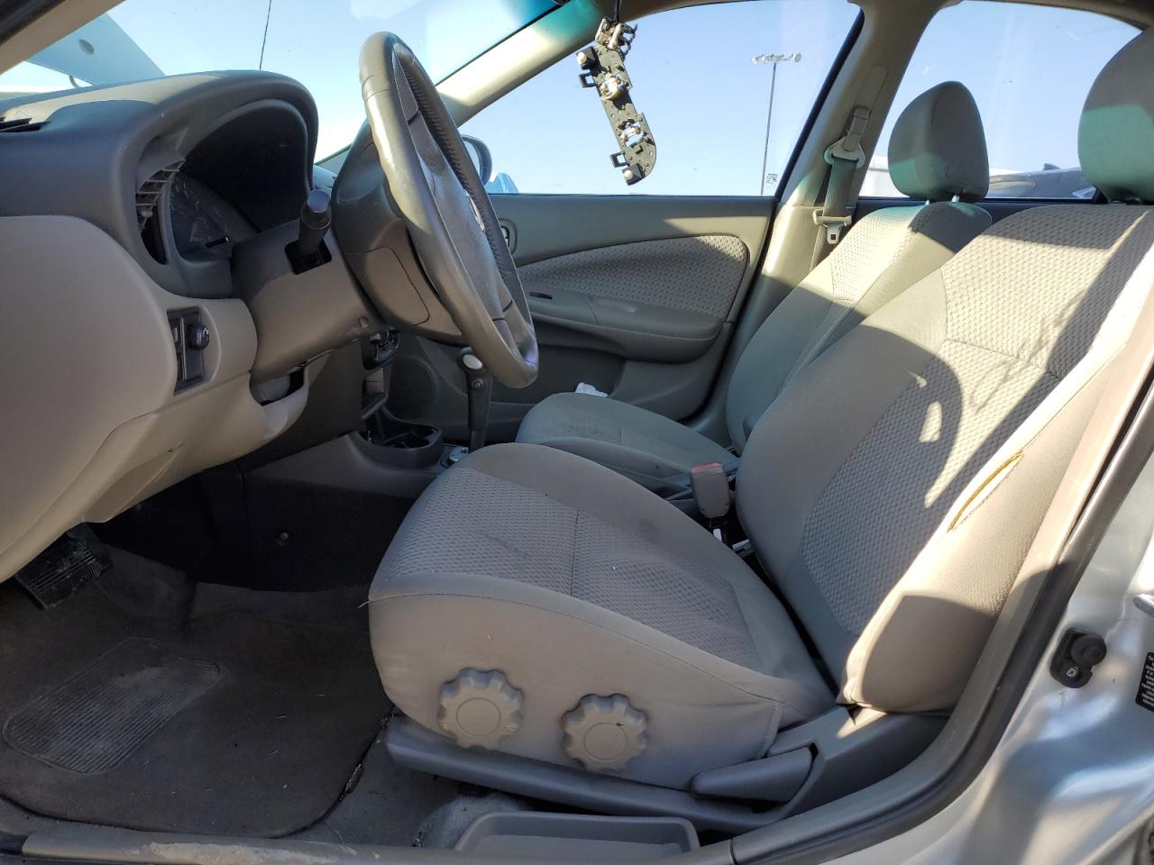 2004 Nissan Sentra - Image 7