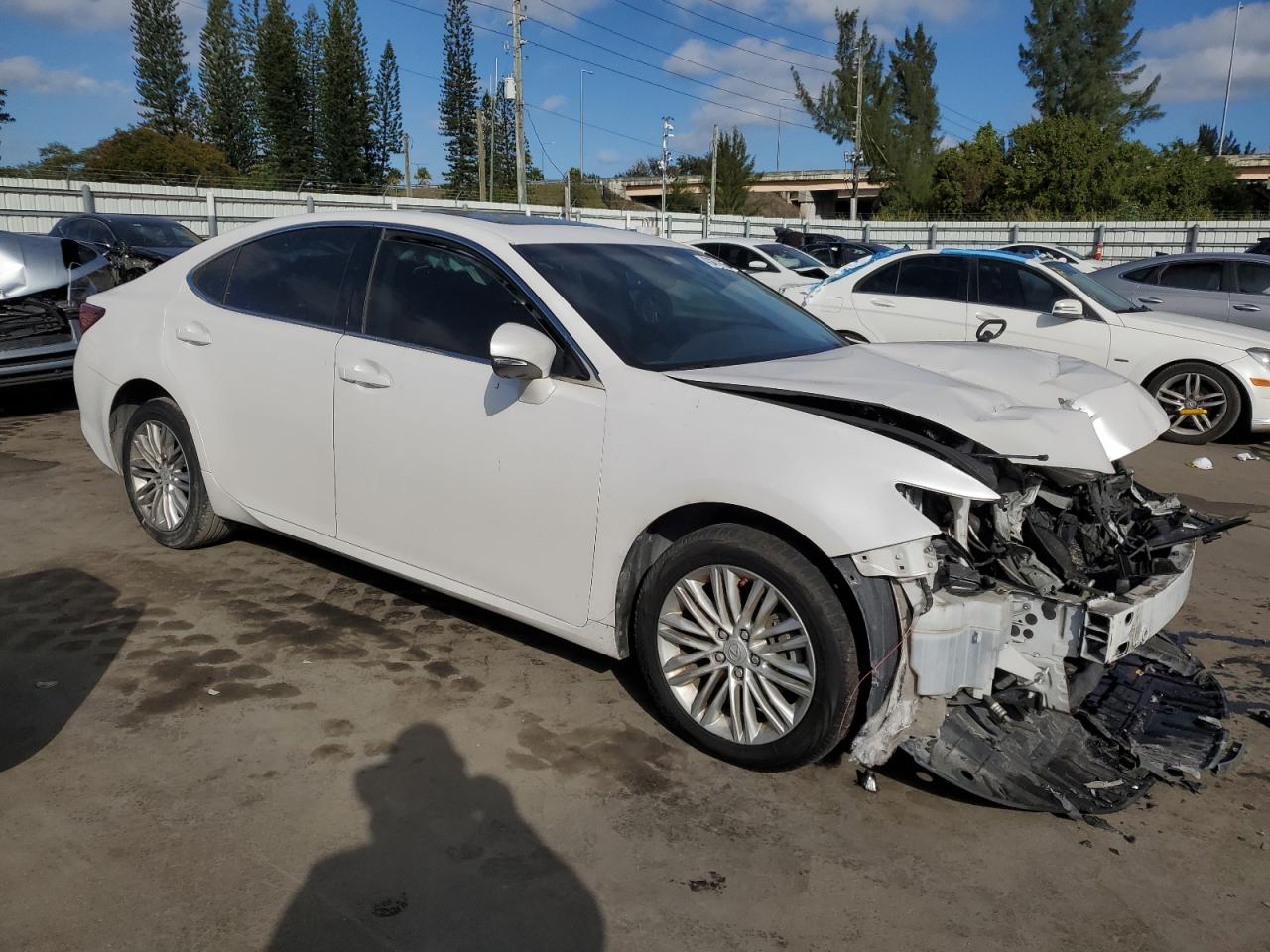 2016 Lexus ES - Image 4