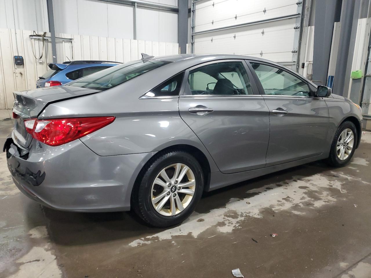 2013 Hyundai Sonata - Image 3