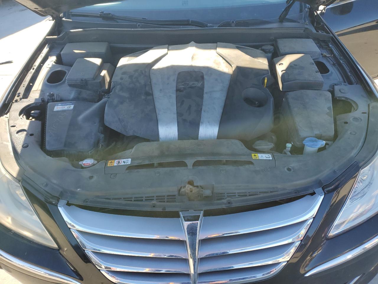 2014 Hyundai Genesis - Image 12